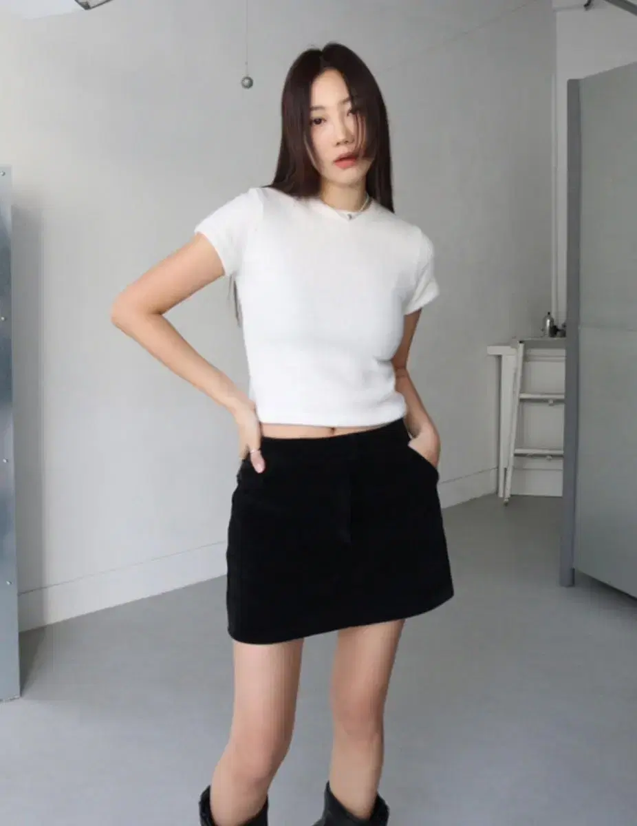 올슨 벨벳 미니스커트